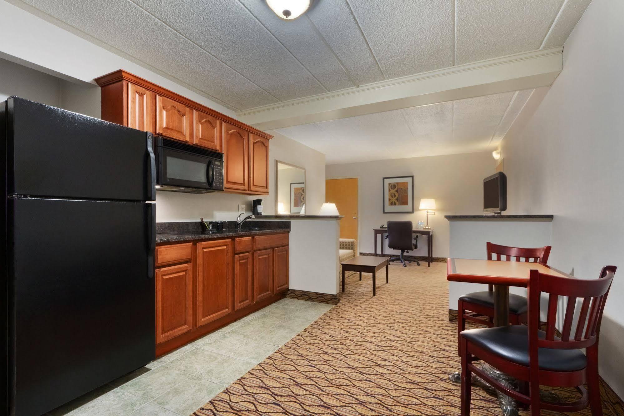 Comfort Inn & Suites Glen Mills - West Chester Exterior foto