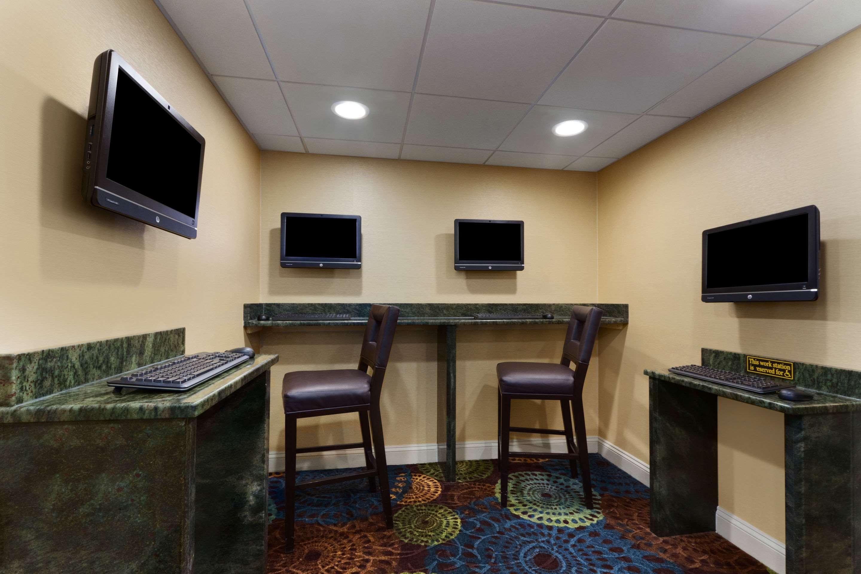 Comfort Inn & Suites Glen Mills - West Chester Exterior foto